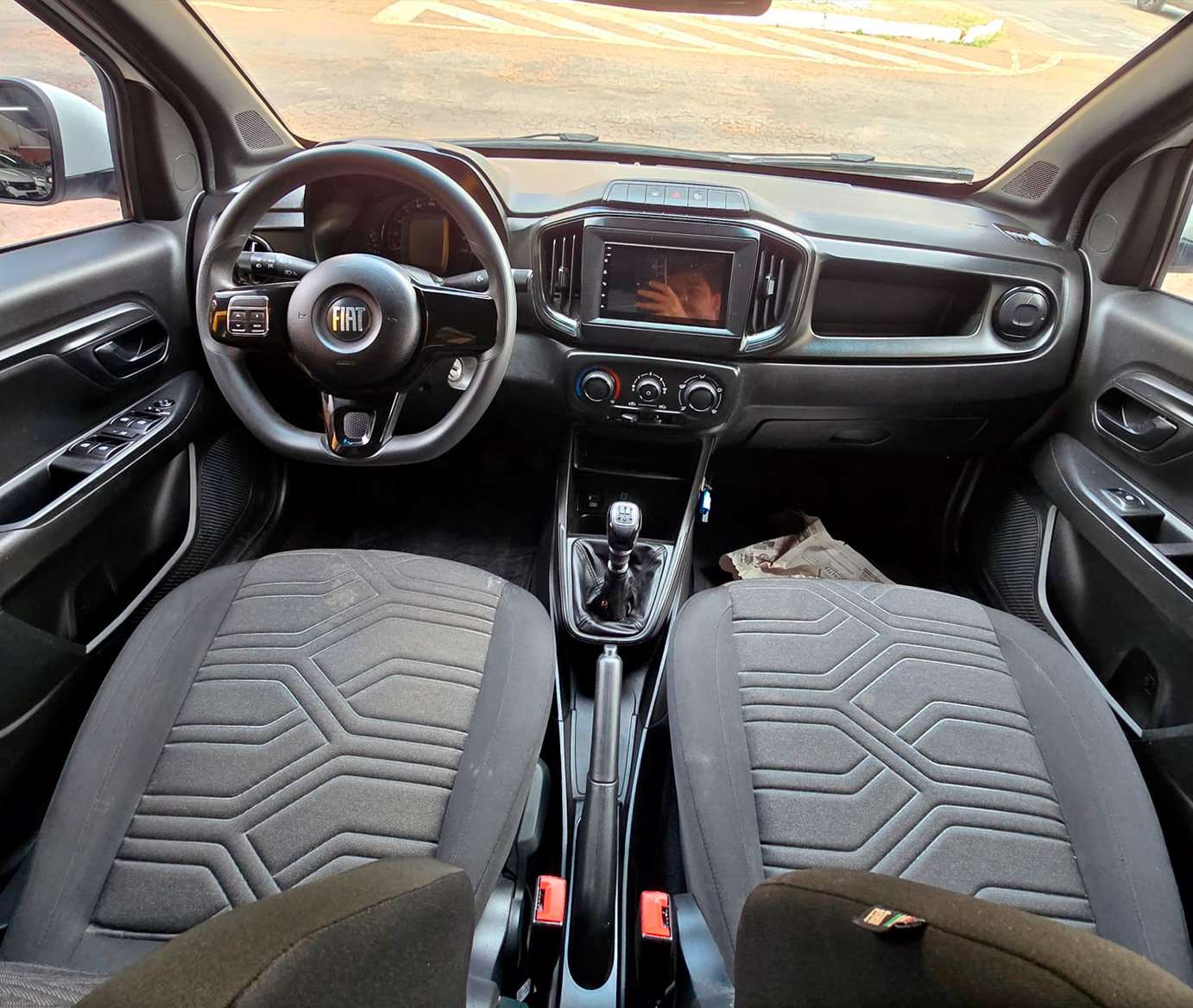 Painel e multimídia do Fastback